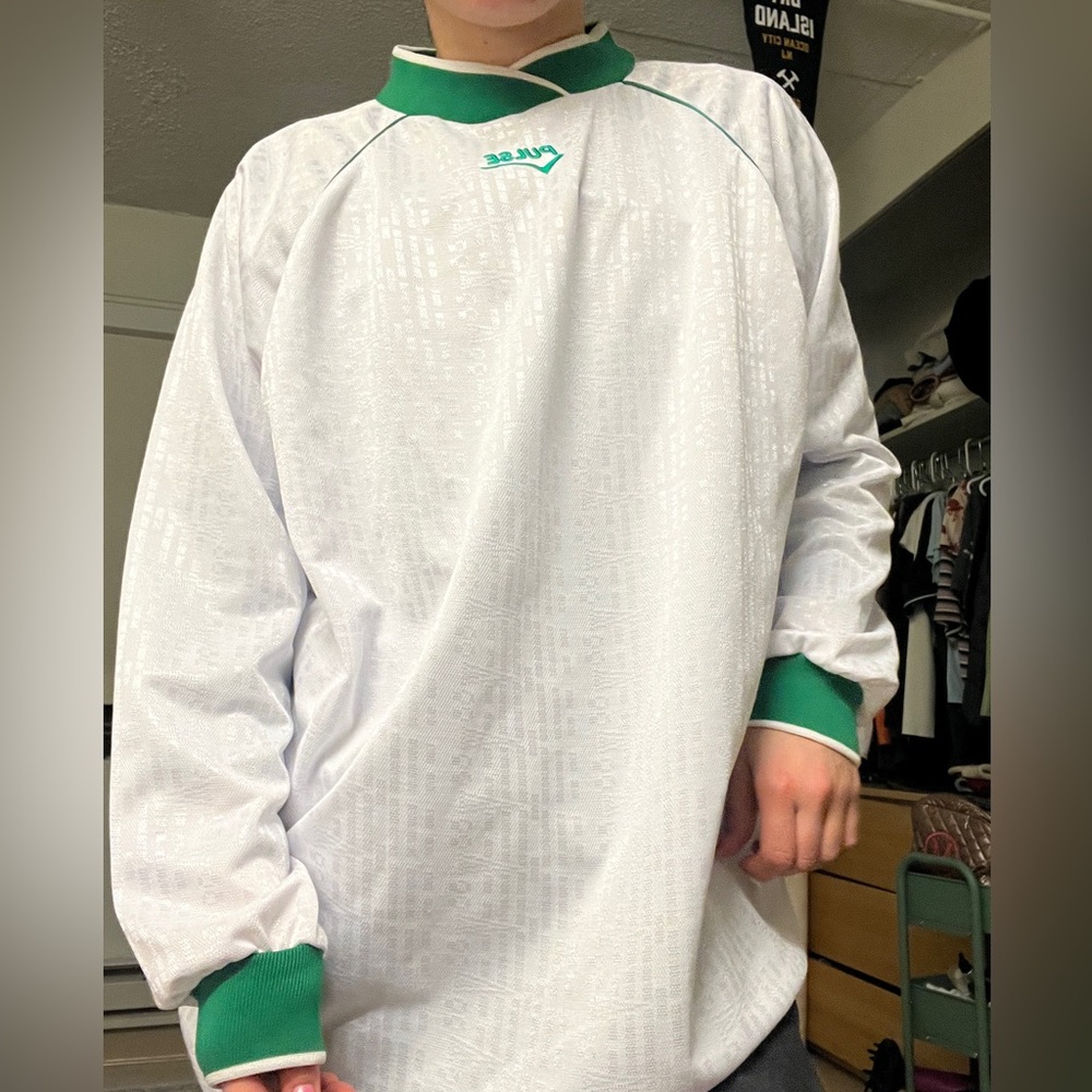 thrifted pulse sports oversized long sleeve men’s medium